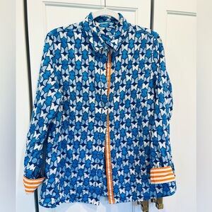 J MCLAUGHLIN’S LOIS SHIRT IN BLUE-HUED GEOMETRIC PRINT-Size L